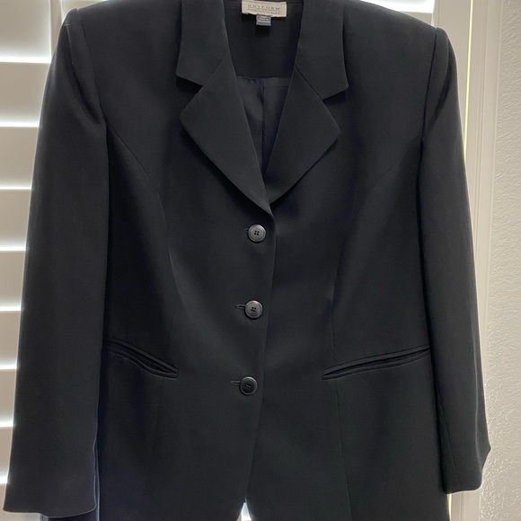 JohnPaulRichard Jackets & Blazers - Uniform JohnPaulRichard Classic Black Blazer 14P